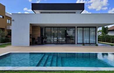 Imagem: A casa possui 4 Dormitórios, 5 Banheiros, 3 Vagas na garagem