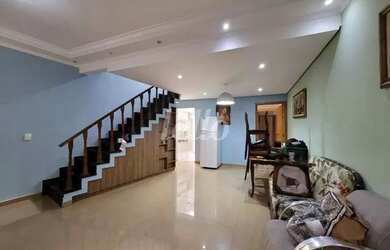 Imagem: A casa possui 4 Dormitórios, 3 Banheiros, 2 Vagas na garagem