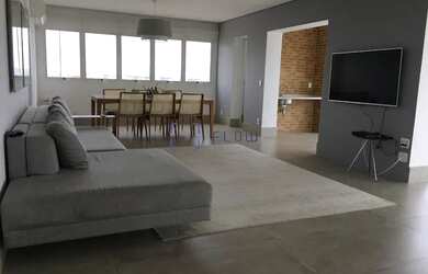 Imagem: O apartamento possui 4 Dormitórios, 5 Banheiros, 3 Vagas na