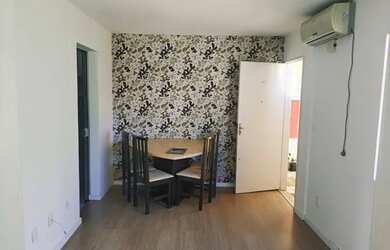 Imagem: O apartamento possui 3 Dormitórios, 1 Banheiro, 1 Vaga na garagem