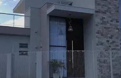 Imagem: A casa possui 3 Dormitórios, 2 Banheiros, 85m² de Área e