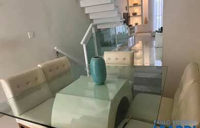 Imagem: A casa possui 3 Dormitórios, 3 Banheiros, 4 Vagas na garagem