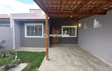 Imagem: A casa possui 3 Dormitórios, 1 Banheiro, 2 Vagas na garagem