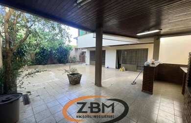 Imagem: A casa para alugar possui 4 Dormitórios, 5 Banheiros, 3 Vagas