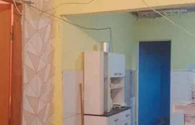 Imagem: A casa possui 2 Dormitórios e 1 Banheiro e está localizado