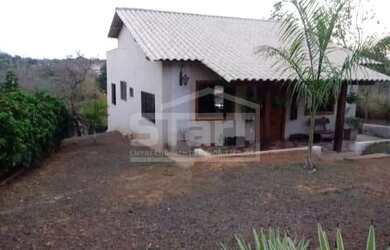 Imagem: A casa possui 2 Dormitórios, 2 Banheiros, 2 Vagas na garagem