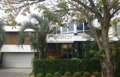 Imagem: A casa possui 5 Dormitórios, 5 Banheiros, 4 Vagas na garagem