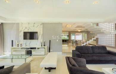 Imagem: A casa em condomínio possui 4 Dormitórios, 3 Banheiros, 4