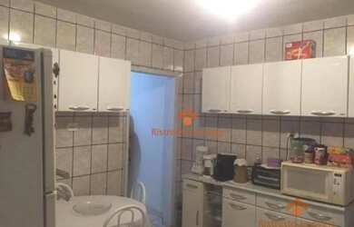 Imagem: A casa possui 2 Dormitórios, 2 Banheiros, 2 Vagas na garagem