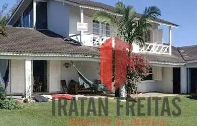 Imagem: A casa possui 5 Dormitórios, 3 Banheiros, 3 Vagas na garagem