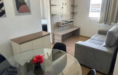 Imagem: O apartamento possui 2 Dormitórios, 1 Banheiro, 1 Vaga na garagem