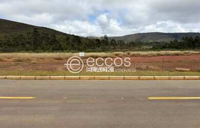 Imagem: O terreno possui 856m² de Área e está localizado em Alphaville