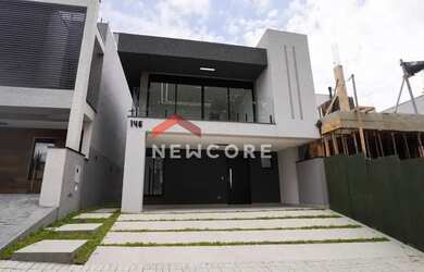 Imagem: A casa em condomínio possui 4 Dormitórios, 2 Banheiros, 2