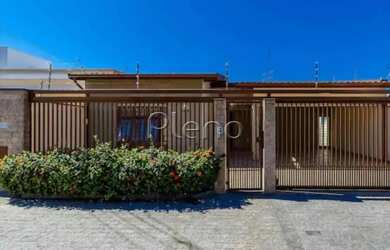 Imagem: A casa possui 5 Dormitórios, 3 Banheiros, 5 Vagas na garagem