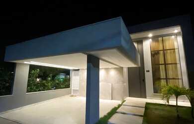 Imagem: A casa em condomínio possui 5 Dormitórios, 5 Banheiros, 2