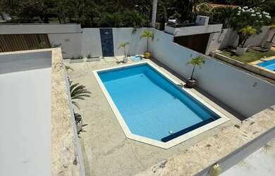 Imagem 4: Casa Maravilhosa Com energia solar em Vilas do Atlântico. Uma rua atrás da praia