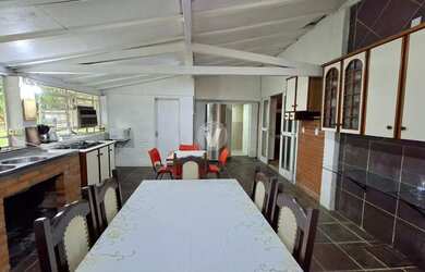 Imagem 11: Casa ampla com piscina, possuindo 4 dormitórios, localizada em Itaara