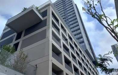 Imagem: O depósito possui 2 Vagas na garagem, 240m² de Área e está