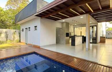 Imagem: A casa possui 3 Dormitórios, 4 Banheiros, 4 Vagas na garagem