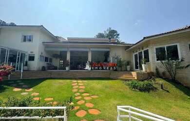 Imagem: A casa em condomínio possui 5 Dormitórios, 5 Banheiros, 5