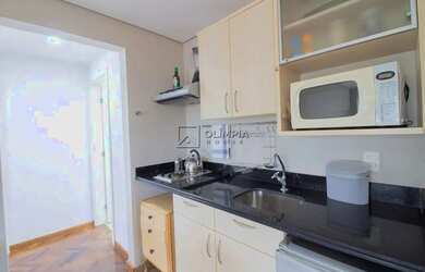 Imagem: O apartamento possui 1 Dormitório, 1 Banheiro, 1 Vaga na garagem