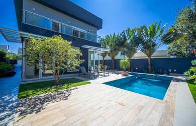 Imagem: A casa em condomínio possui 3 Dormitórios, 5 Banheiros, 5