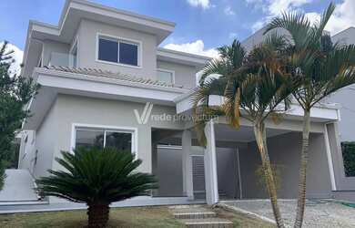 Imagem: A casa em condomínio e possui 3 Dormitórios, Suítes, 5 Banheiros