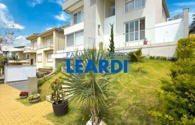 Imagem: A casa em condomínio à venda possui 4 Dormitórios, 5 Banheiros