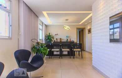 Imagem: O apartamento possui 4 Dormitórios, 2 Banheiros, 3 Vagas na