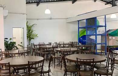 Imagem: O depósito possui 5 Vagas na garagem, 240m² de Área e está