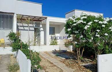 Imagem: A casa em condomínio possui 2 Dormitórios, 2 Banheiros, 1