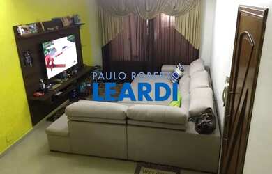 Imagem: A casa possui 3 Dormitórios, 4 Banheiros, 2 Vagas na garagem