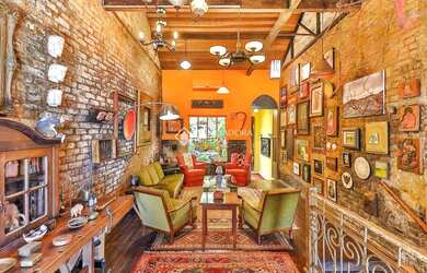 Imagem: A casa possui 2 Dormitórios, 2 Banheiros, 150m² de Área e