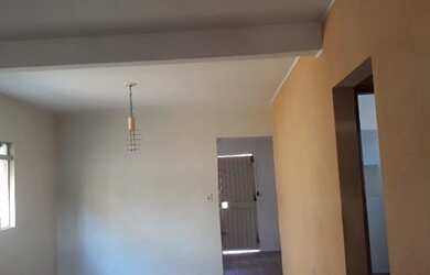 Imagem: A casa possui 3 Dormitórios, 2 Banheiros, 3 Vagas na garagem