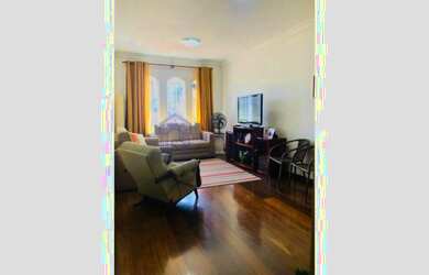 Imagem: A casa possui 3 Dormitórios, 5 Banheiros, 4 Vagas na garagem