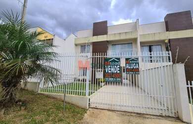 Imagem: A casa possui 4 Dormitórios, 2 Banheiros, 2 Vagas na garagem