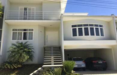 Imagem: A casa em condomínio à venda possui 4 Dormitórios, 4 Banheiros