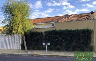 Imagem: A casa em condomínio possui 3 Dormitórios, 2 Banheiros, 1