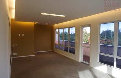 Imagem: O depósito possui 1 Vaga na garagem, 110m² de Área e está