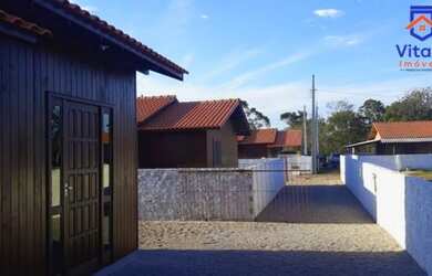 Imagem 7: Duas casas recém construídas localizada em Imbituba, situada no bairro...
