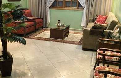 Imagem: A casa possui 3 Dormitórios, 4 Banheiros, 2 Vagas na garagem