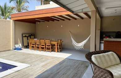 Imagem: A casa possui 3 Dormitórios, 2 Banheiros, 360m² de Área e