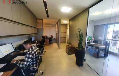 Imagem: O depósito possui 5 Vagas na garagem, 78m² de Área e está