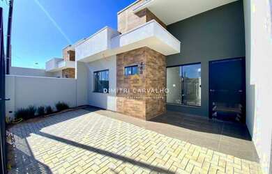 Imagem: A casa possui 3 Dormitórios, 1 Banheiro, 2 Vagas na garagem