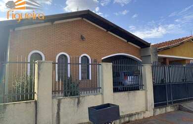 Imagem: A casa possui 3 Dormitórios, 2 Banheiros, 145m² de Área e