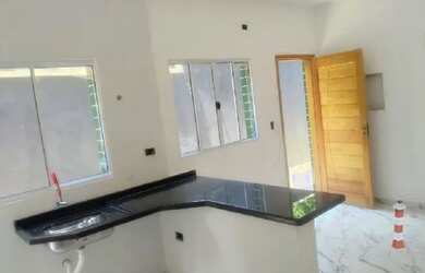 Imagem: A casa possui 2 Dormitórios, 1 Banheiro, 1 Vaga na garagem