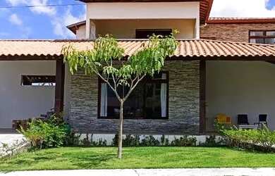 Imagem: A casa em condomínio possui 4 Dormitórios, 5 Banheiros, 4