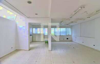 Imagem: A casa possui 4 Dormitórios, 4 Banheiros, 4 Vagas na garagem