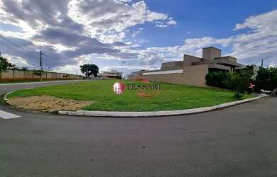 Imagem: O terreno possui 560m² de Área e está localizado em Loteamento