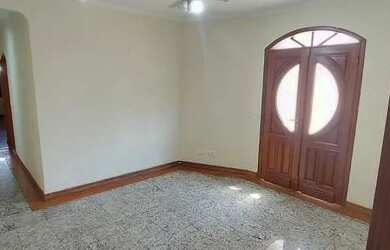 Imagem: A casa possui 5 Dormitórios, 4 Banheiros, 3 Vagas na garagem